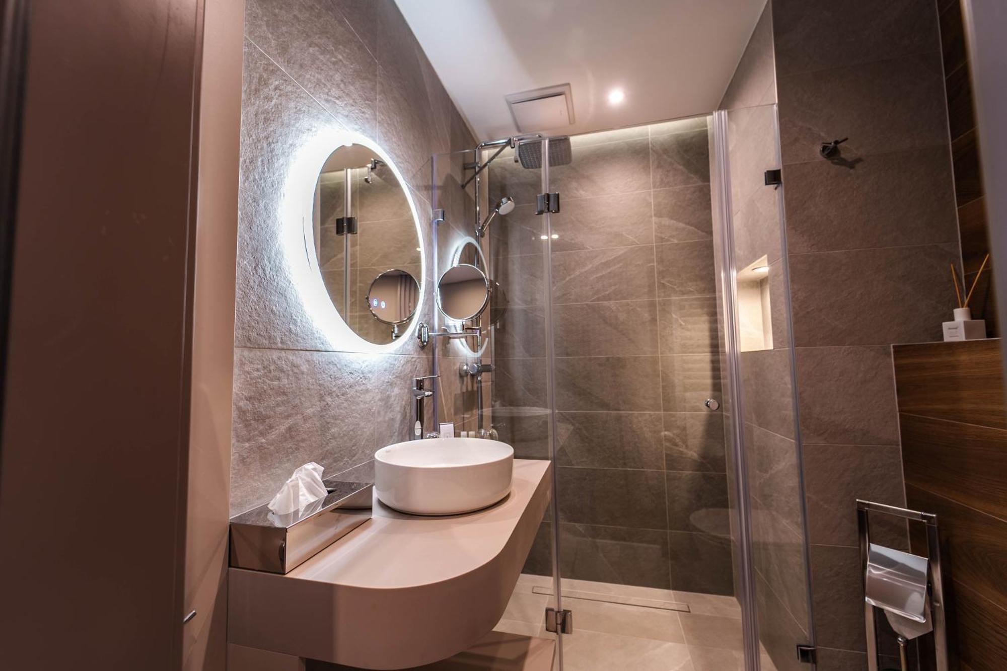 Rokusfalvy Borhotel Es Fogado Etyek Extérieur photo