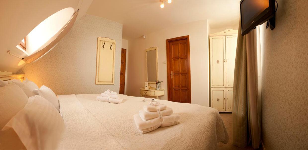 Rokusfalvy Borhotel Es Fogado Etyek Extérieur photo