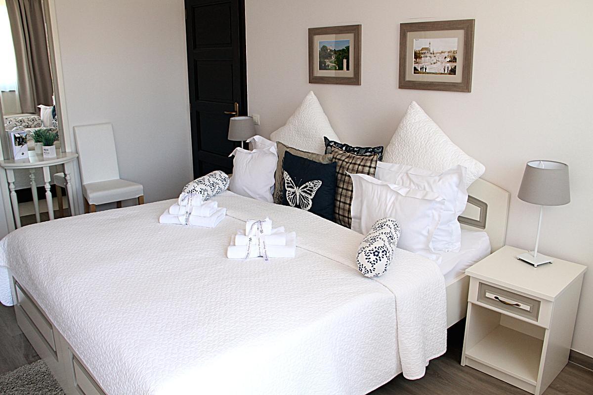 Rokusfalvy Borhotel Es Fogado Etyek Extérieur photo